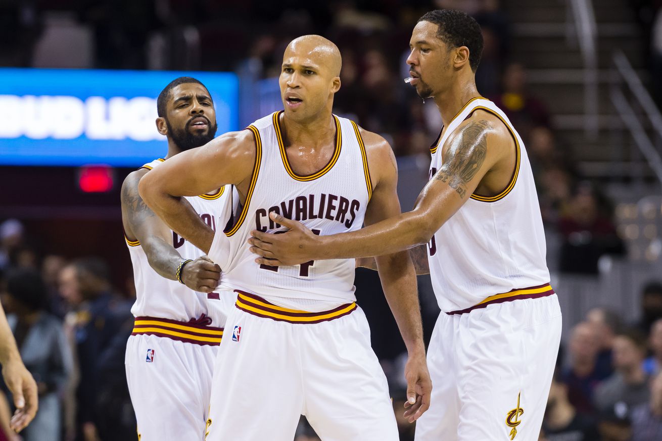 channing-frye-richard-jefferson-support-tommy-lloyd-arizona-red-blue-showcase-2023