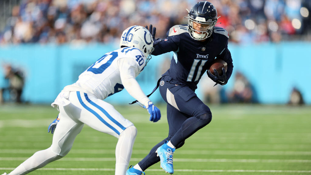 Arizona Cardinals sign wide receiver Chris Moore