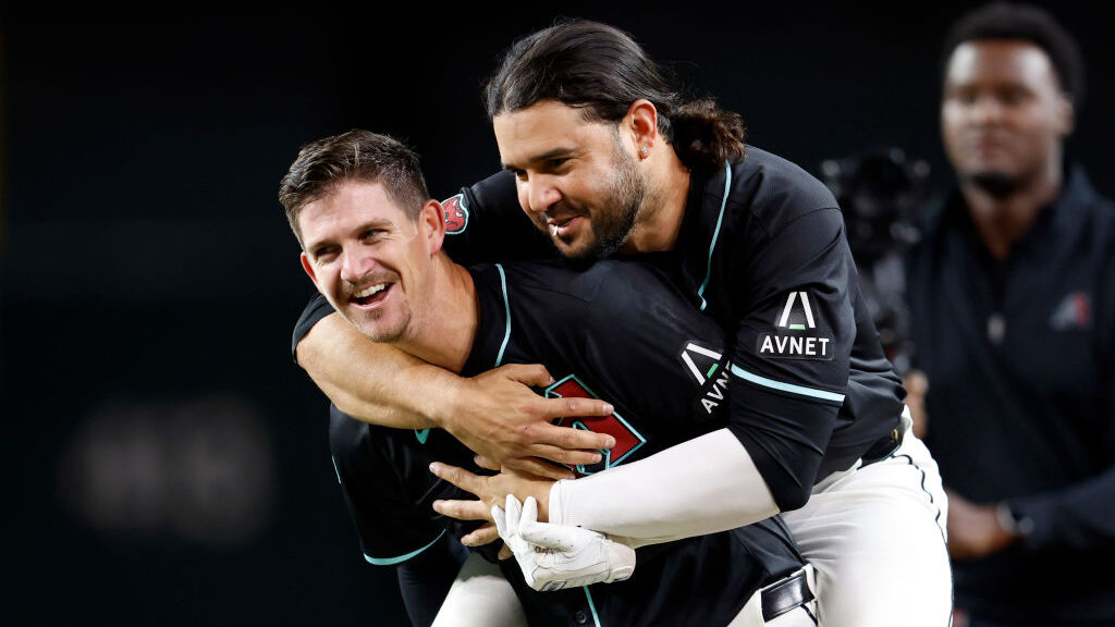 Free agent Kevin Newman agrees to sign with Angels