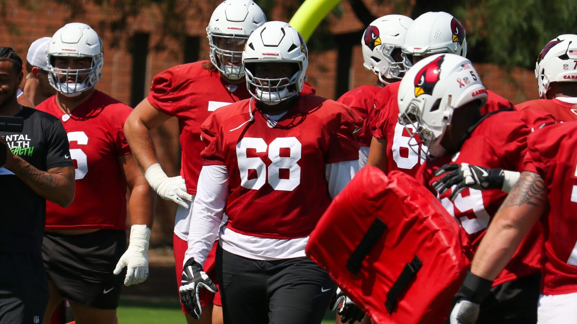 Cardinals right tackle Kelvin Beachum active vs. Dolphins