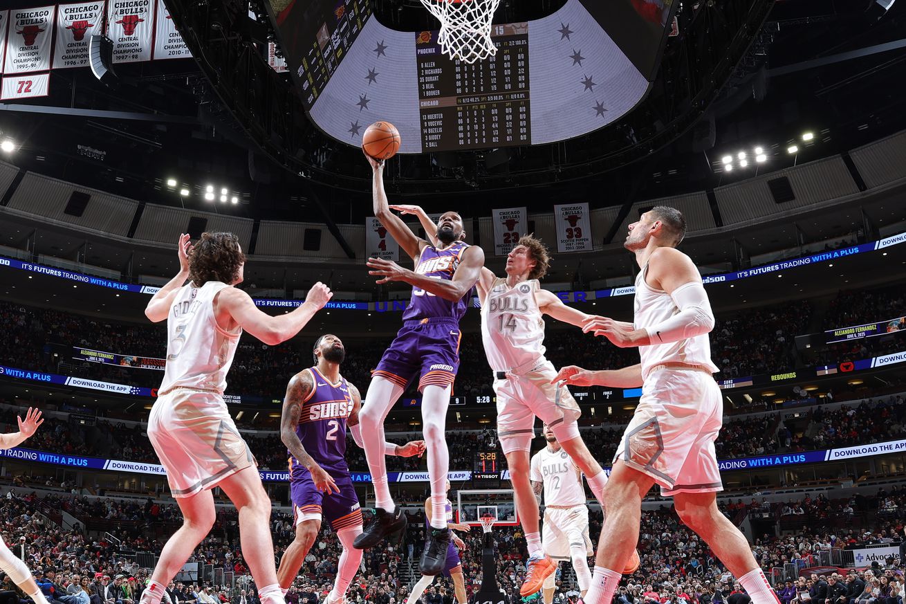 Phoenix Suns v Chicago Bulls