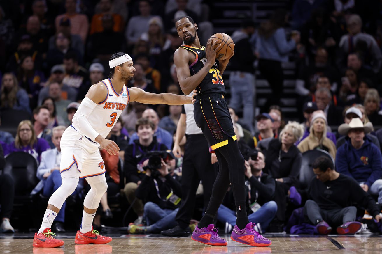 New York Knicks v Phoenix Suns