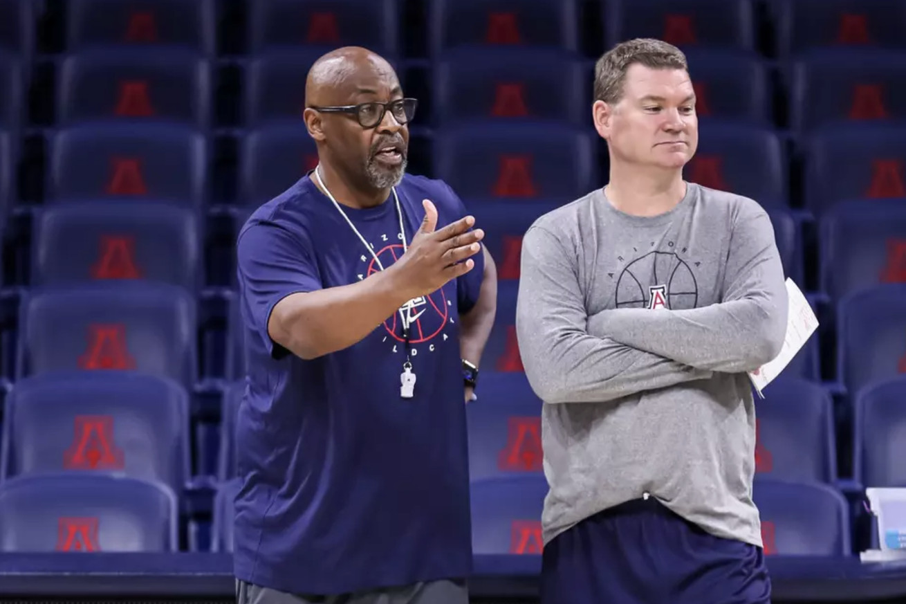 arizona-wildcats-mens-basketball-steve-robinson-assistant-retirement-north-carolina-caleb-love