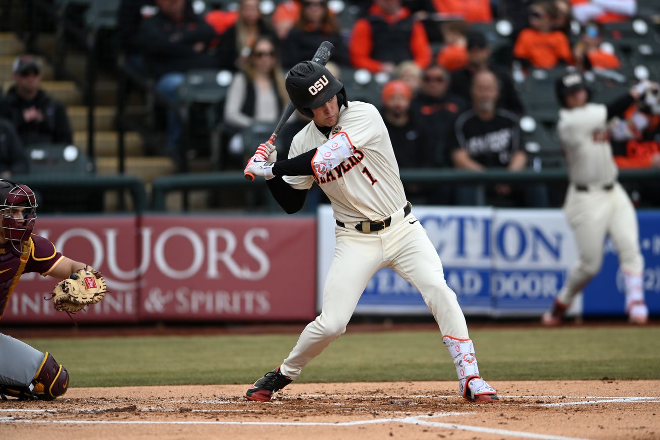 arizona-wildcats-baseball-college-world-series-coastal-carolina-louisville-oregon-state-osu-beavers