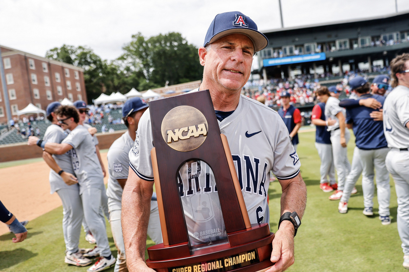 arizona-wildcats-baseball-ncaa-super-regional-unc-tar-heels-chip-hale-mason-white-bailey-hintz-2025