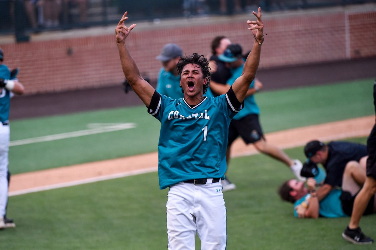 arizona-wildcats-baseball-coastal-carolina-college-world-series-analysis-breakdown-prediction-2025