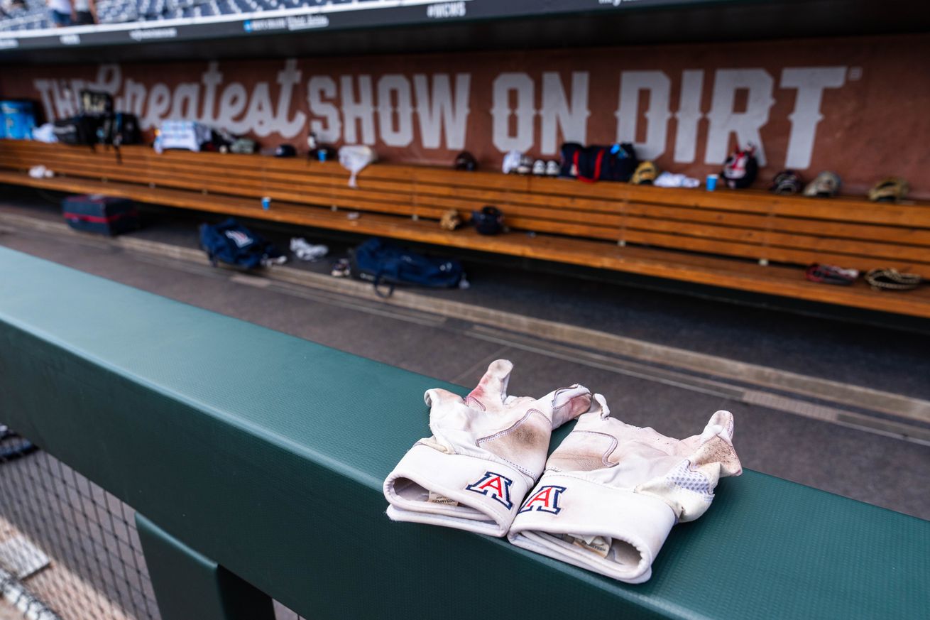 watch-arizona-wildcats-louisville-cardinals-time-radio-online-stream-2025-tv-world-series-odds