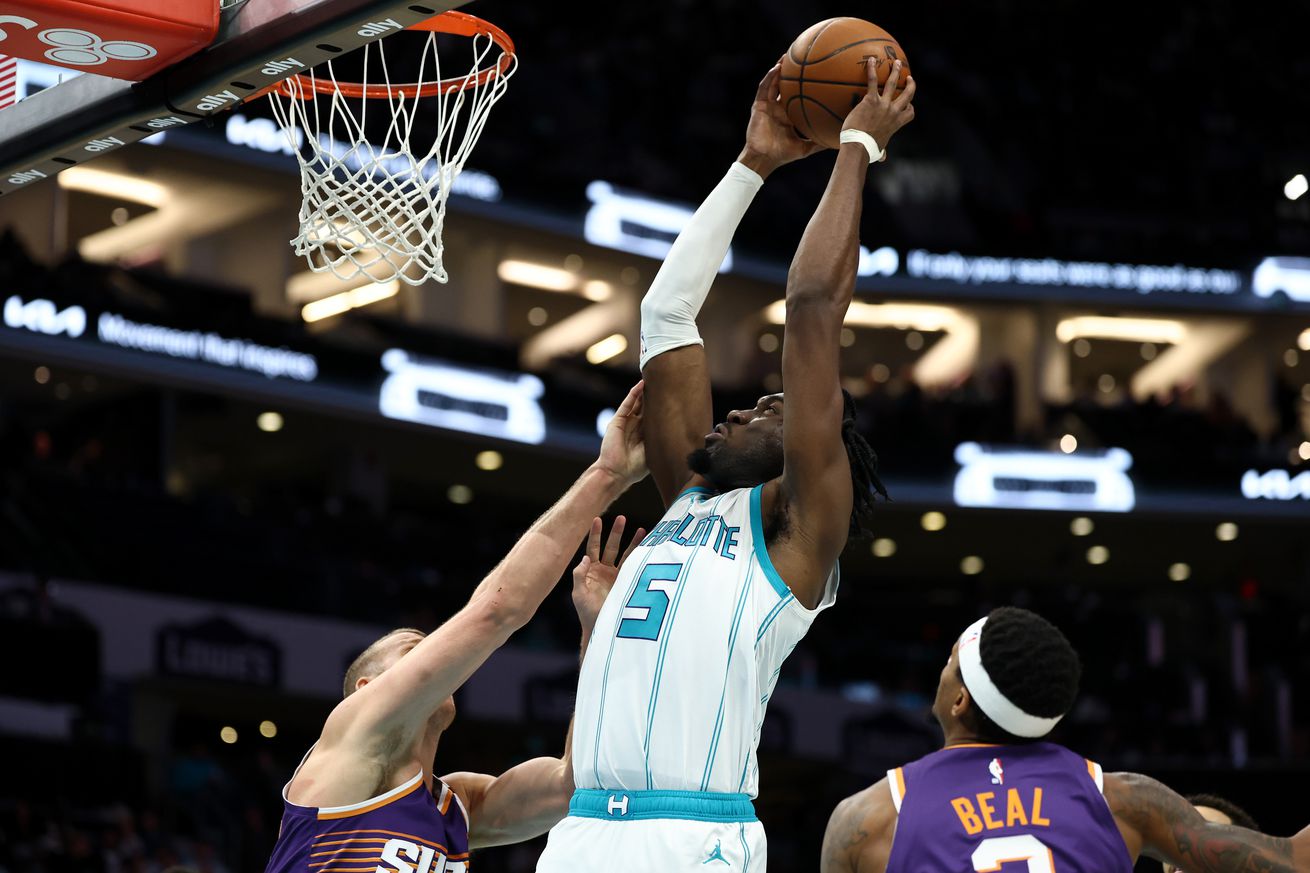 Phoenix Suns v Charlotte Hornets
