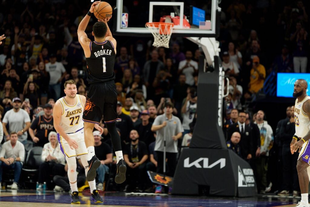 Phoenix Suns guard Devin Booker (1) shoots from the top of the arc during the second half of play against the Los Angeles Lakers at Mortgage Matchup Center.